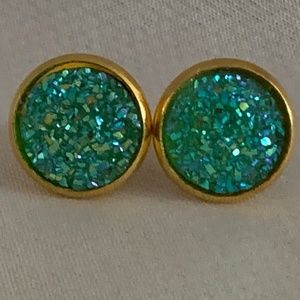 NWOT Gold Plated Bezel Stud Earrings Green Druzy